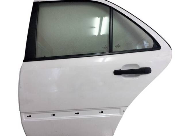 Puerta trasera izq Mercedes W202