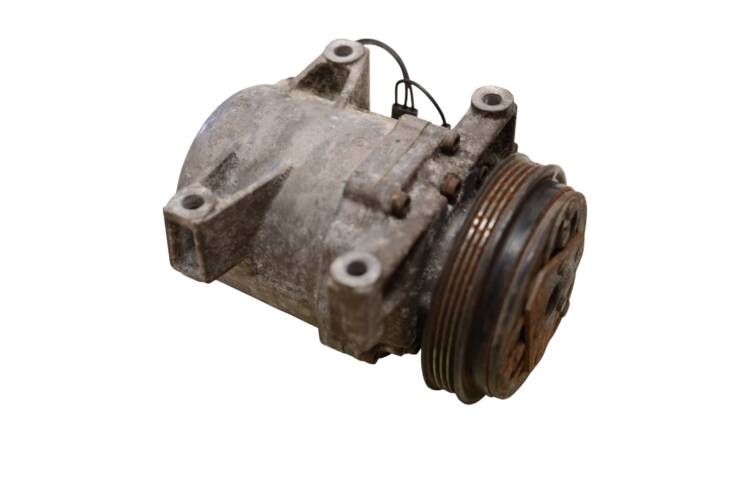 Compresor de aire acondicionado Subaru GC8 ref.73111FA131 - Imagen 3